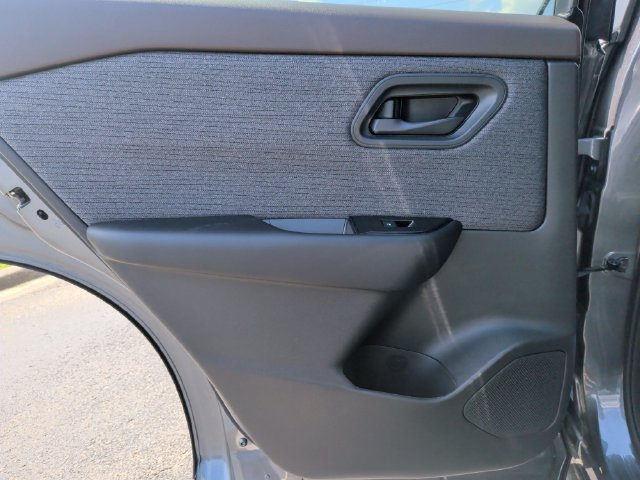 Used 2023 Nissan Rogue S FWD image 27