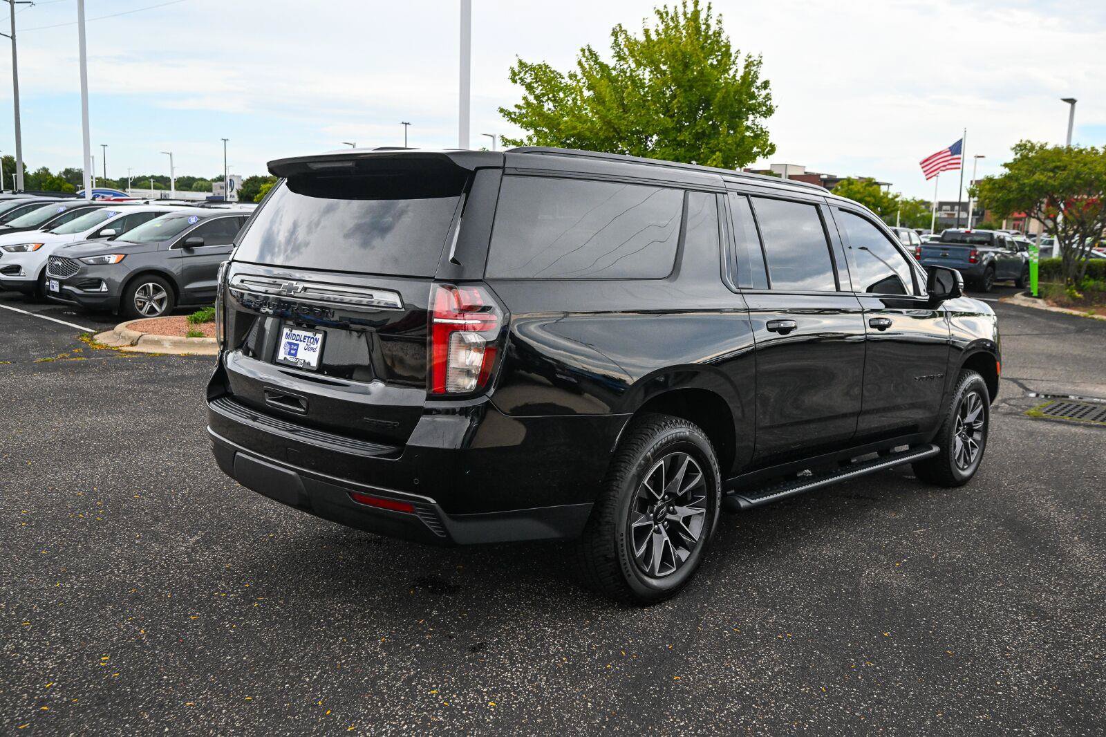 Used 2021 Chevrolet Suburban Z71 w/ Z71 Signature Package AWD/4WD image 5