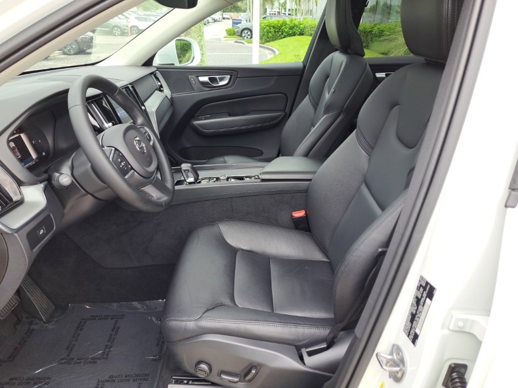 Used 2023 Volvo XC60 B5 Core w/ Protection Package Premier image 13
