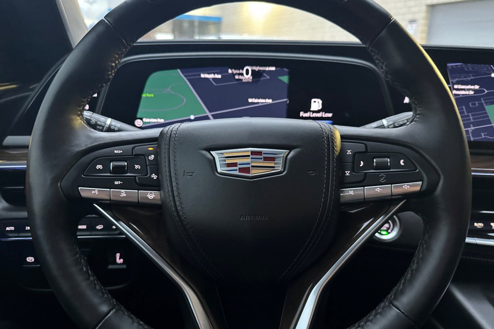 Certified 2024 Cadillac Escalade Premium Luxury Platinum w/ Heavy-Duty Trailer Package image 30