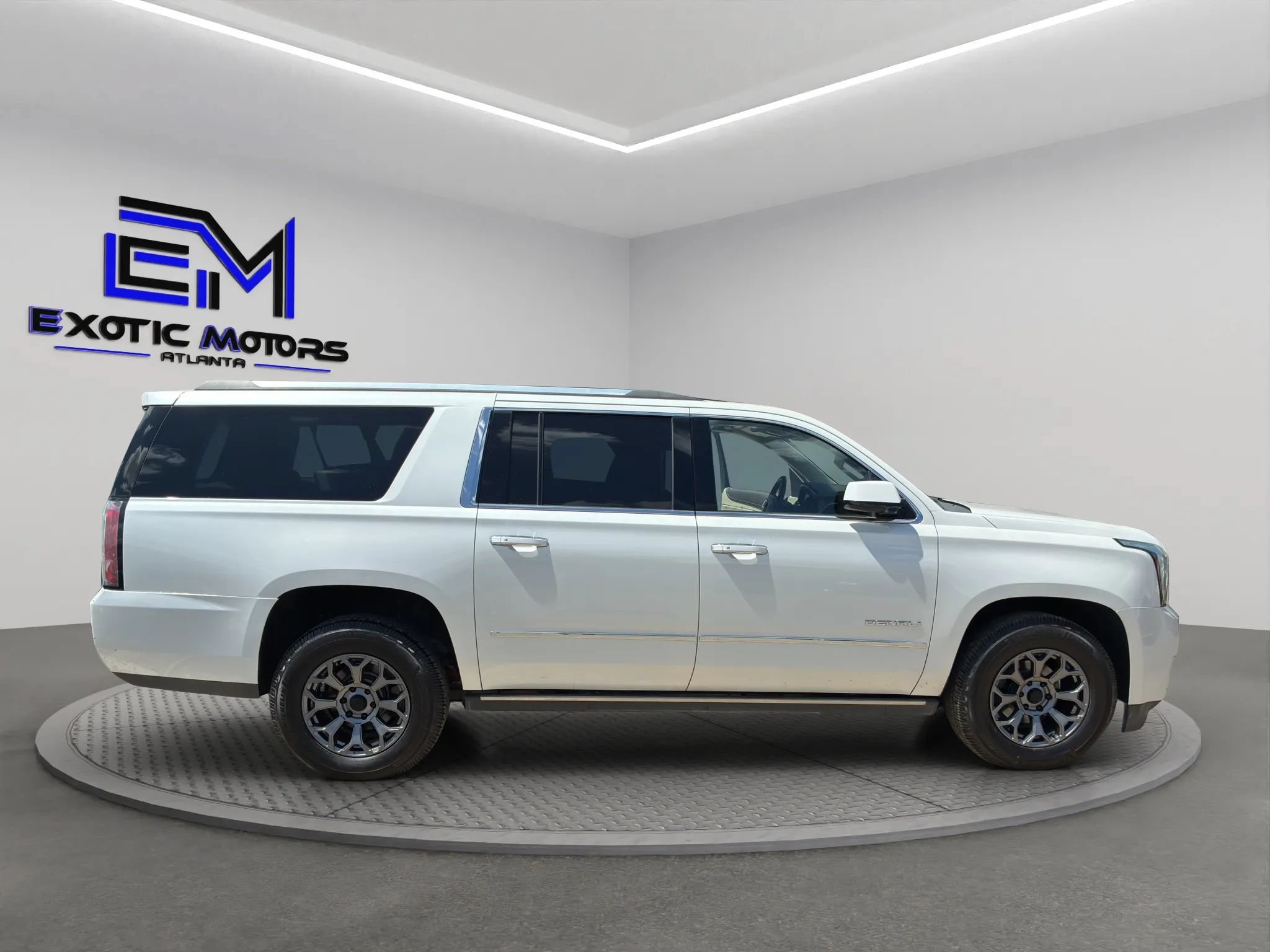 Used 2016 GMC Yukon XL Denali w/ Open Road Package AWD/4WD image 6