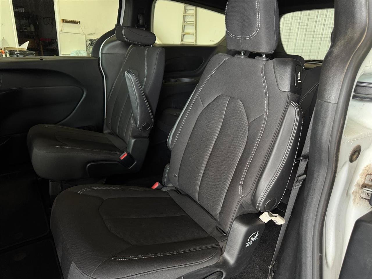 Used 2018 Chrysler Pacifica Touring Plus w/ S Appearance Package FWD image 8