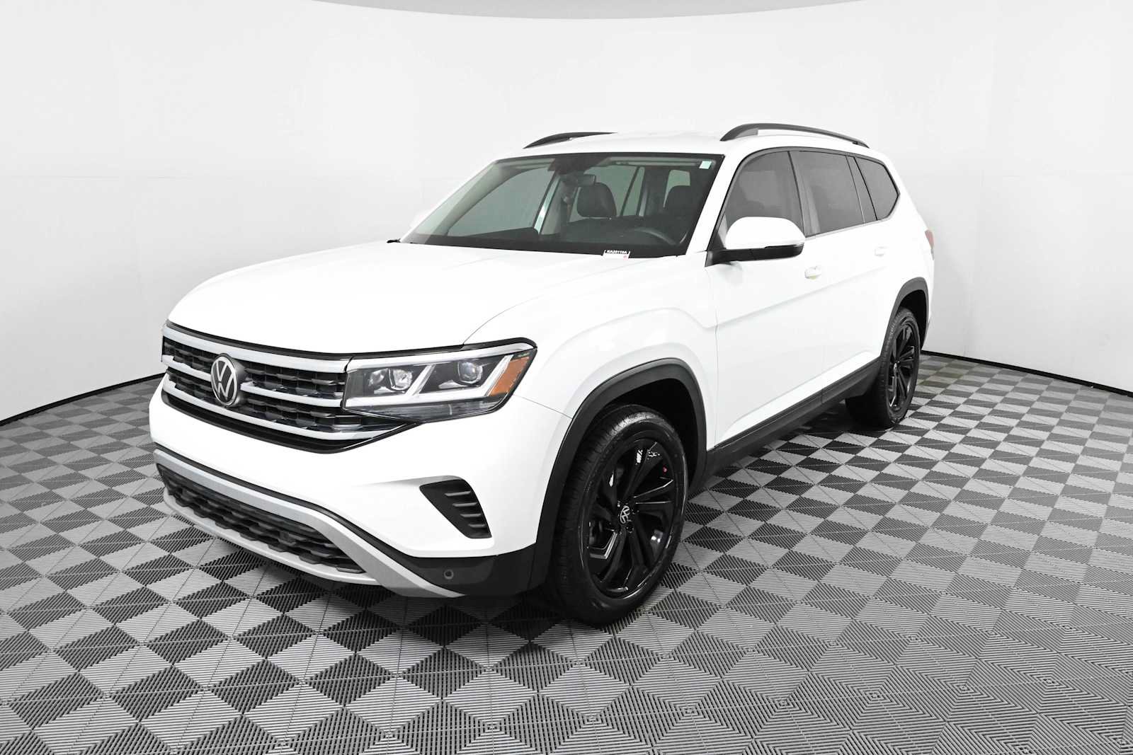 Used 2023 Volkswagen Atlas SE FWD image 2