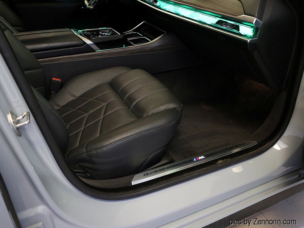 Certified 2024 BMW 760i xDrive w/ Premium Package 2 image 38