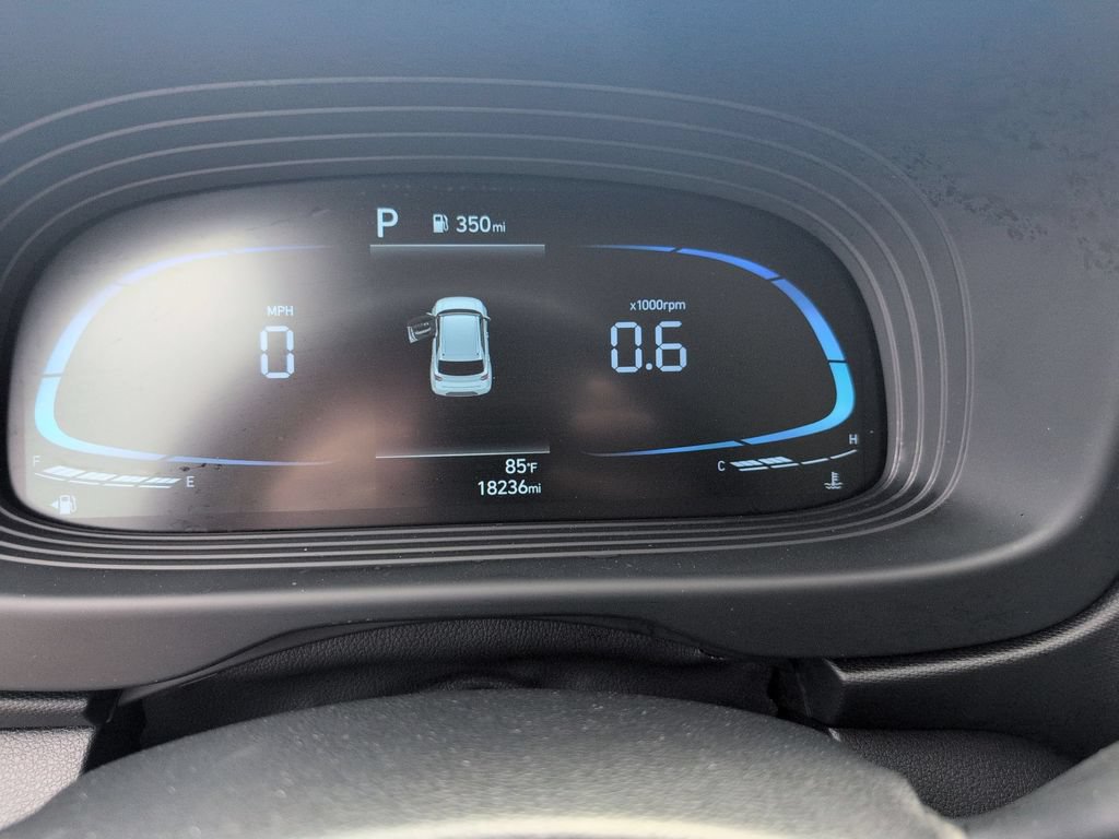Used 2025 Hyundai Venue SEL FWD image 16