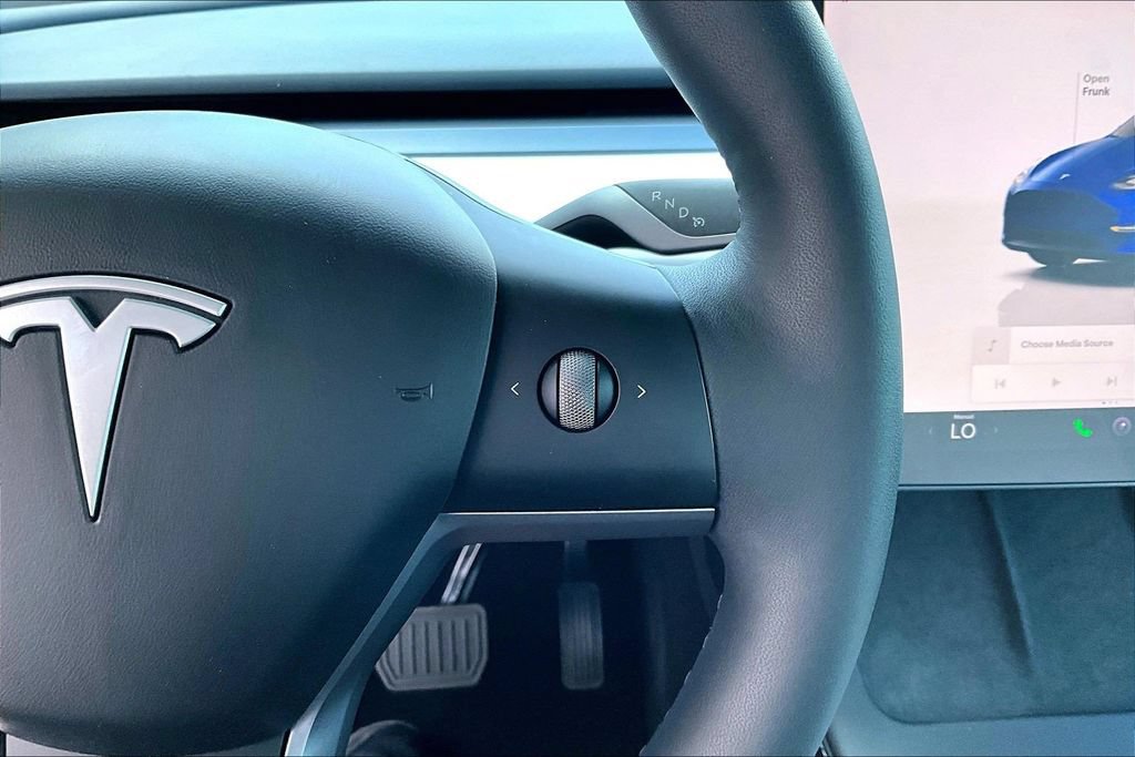Used 2025 Tesla Model Y Long Range RWD image 19