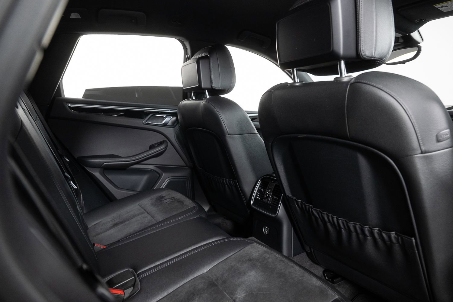 Used 2018 Porsche Macan image 22