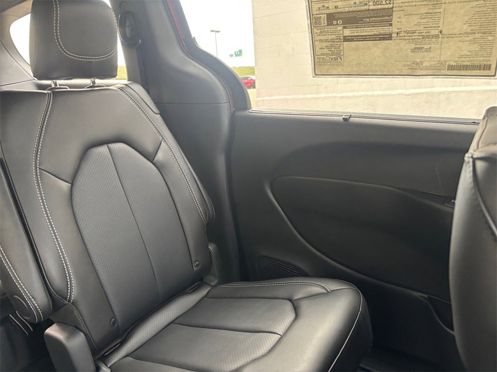New 2026 Chrysler Pacifica Select image 20