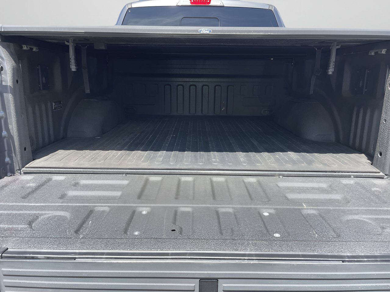 Used 2017 Ford F150 Platinum w/ Equipment Group 701A Luxury AWD/4WD image 8