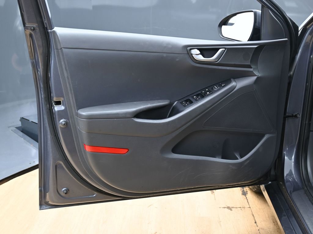 Used 2018 Hyundai Ioniq Blue image 35
