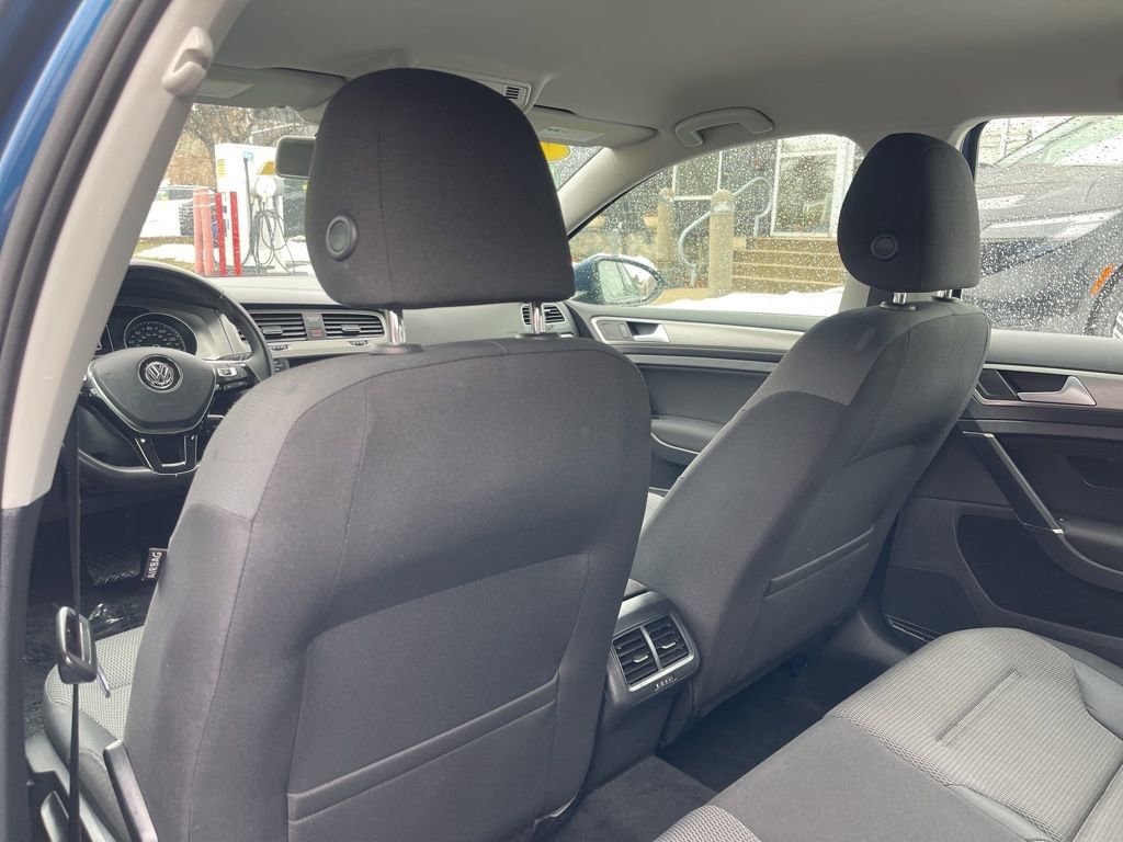 Used 2017 Volkswagen Golf S image 19