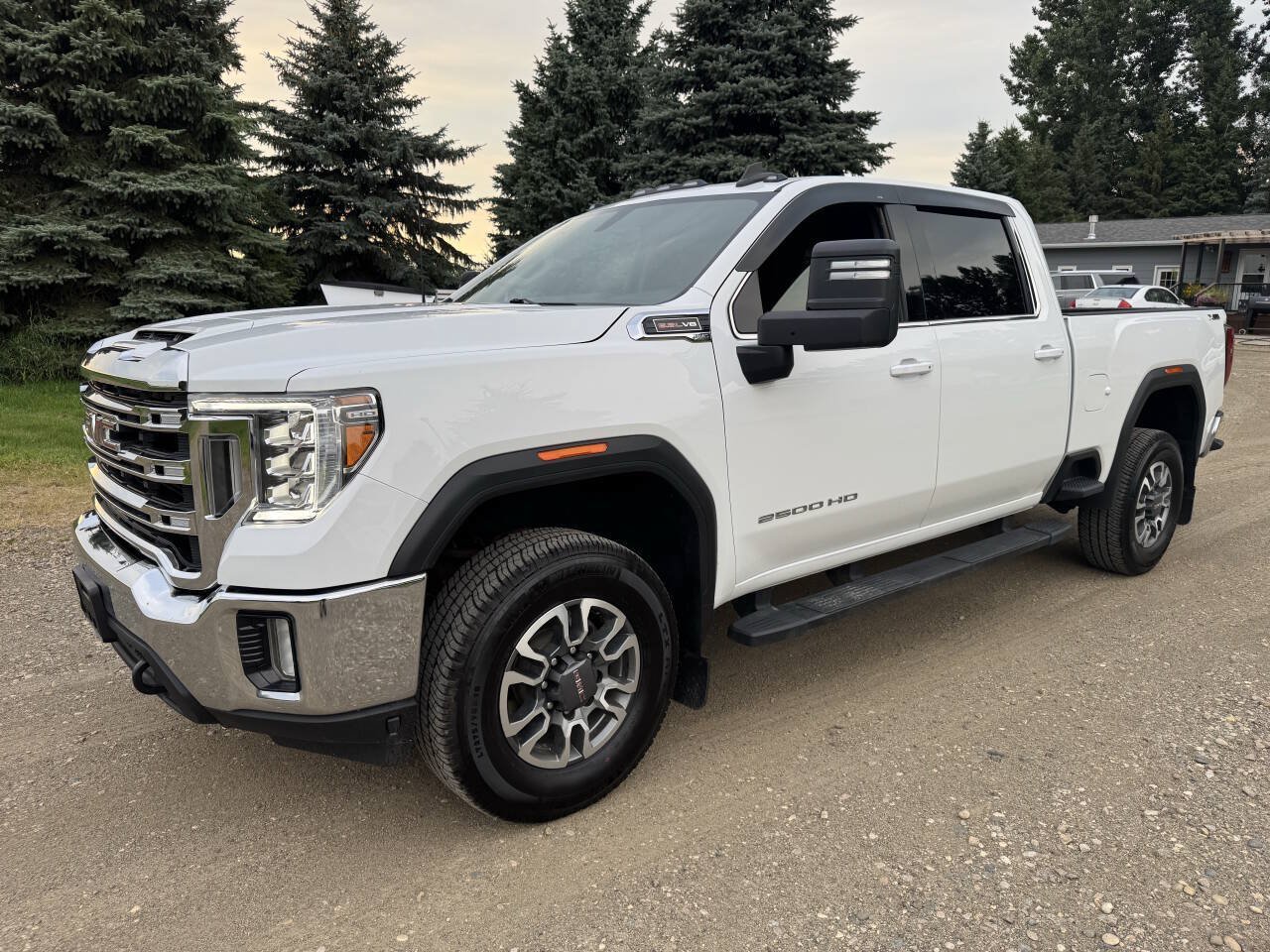 Used 2022 GMC Sierra 2500 SLE w/ X31 Off-Road Package AWD/4WD image 4