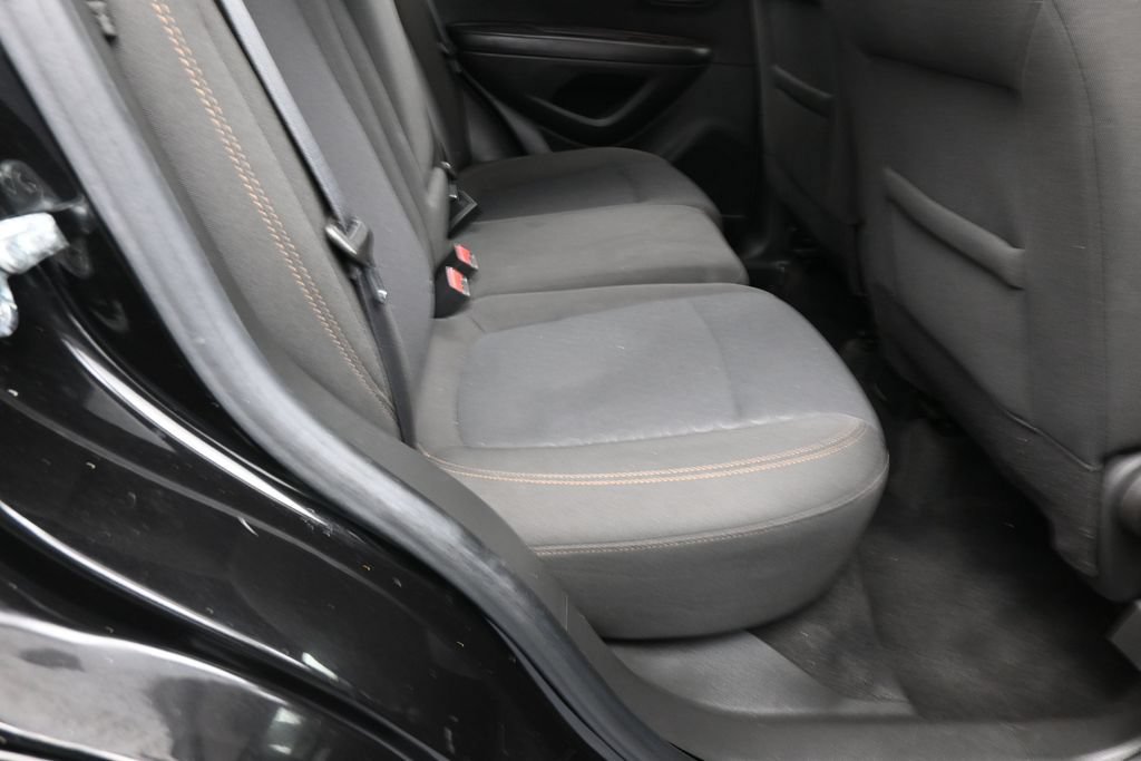 Used 2022 Chevrolet Trax LS AWD/4WD image 34