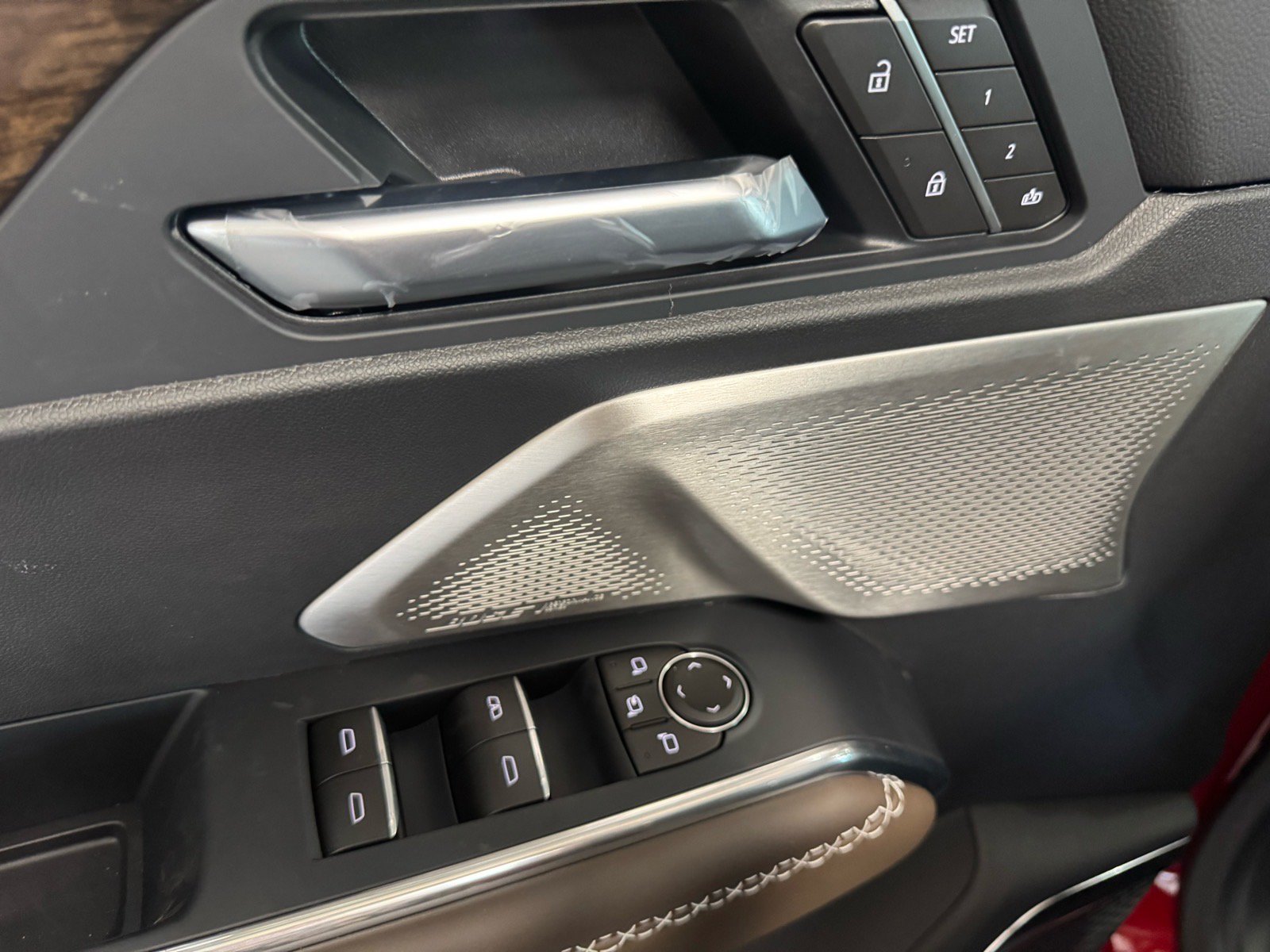 New 2027 GMC Acadia Denali Ultimate w/ LPO, Floor Liner Package AWD/4WD image 16