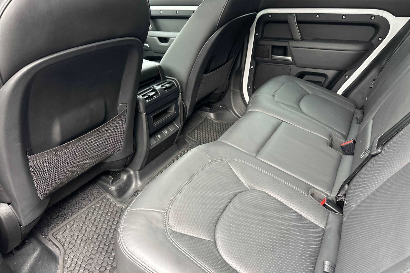 Used 2025 Land Rover Defender 110 S image 26