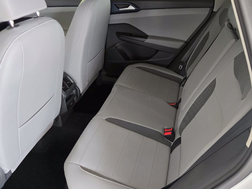 Certified 2024 Volkswagen Taos SE w/ Panoramic Sunroof Package FWD image 12