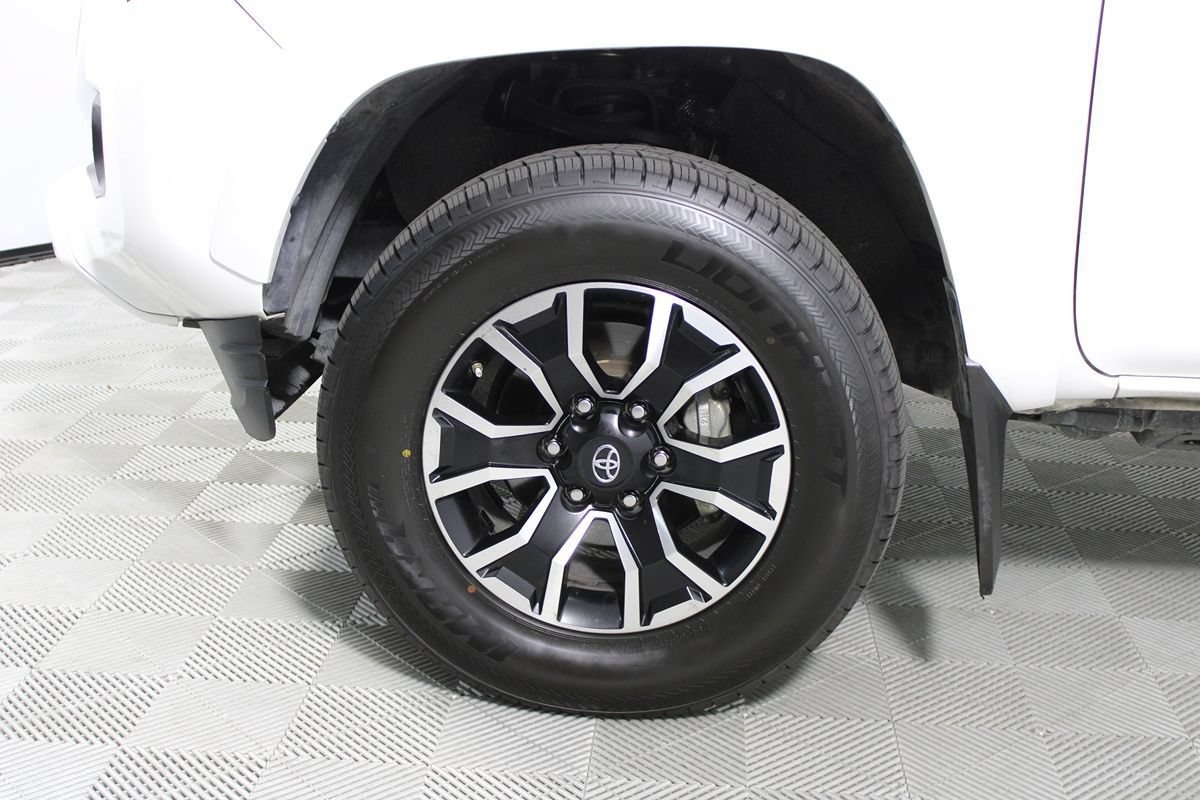 Used 2020 Toyota Tacoma TRD Sport w/ Technology Package AWD/4WD image 29