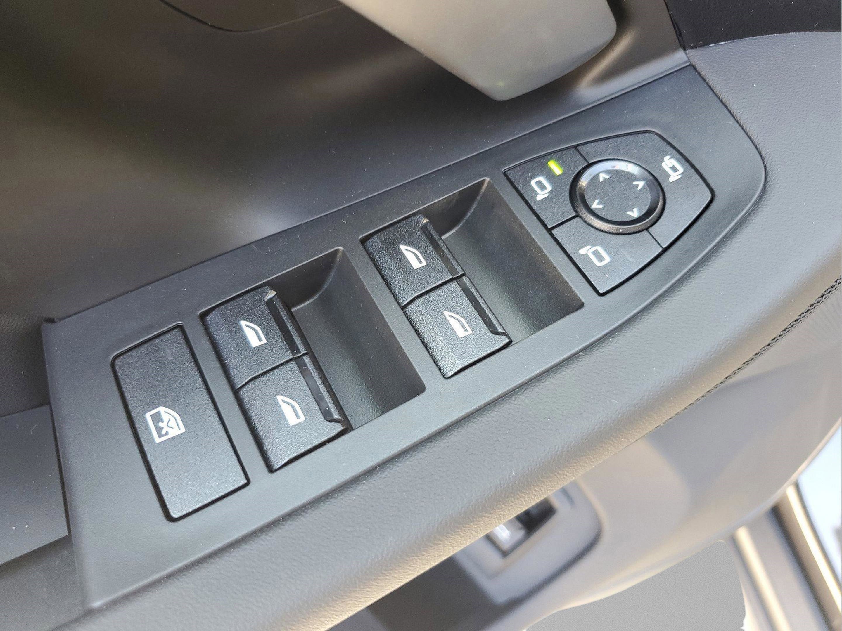 Used 2025 BMW i5 eDrive40i w/ Premium Package image 14