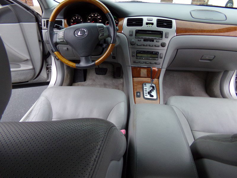 Used 2005 Lexus ES 330 Sedan image 42