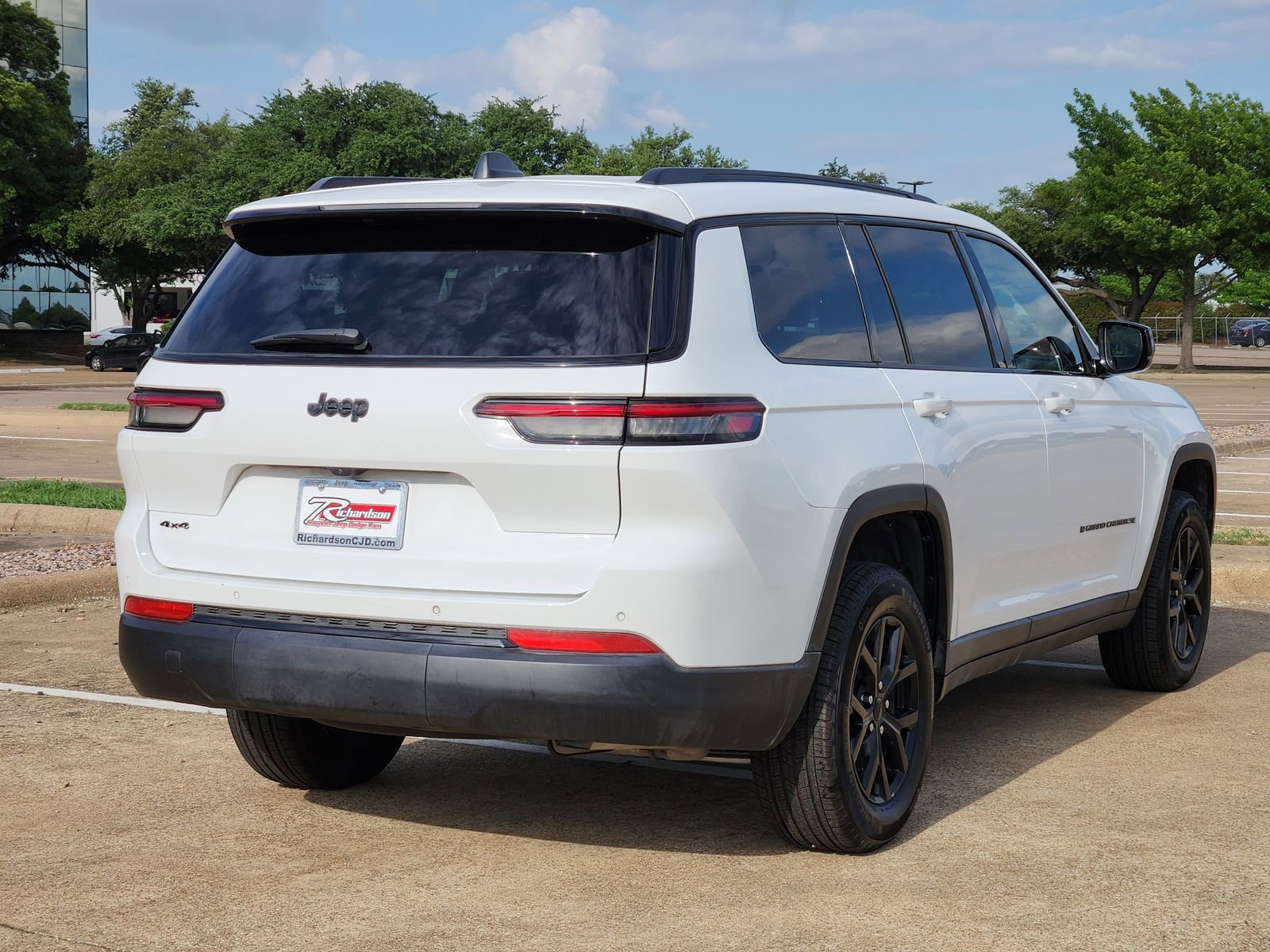 Used 2024 Jeep Grand Cherokee L Altitude AWD/4WD image 6