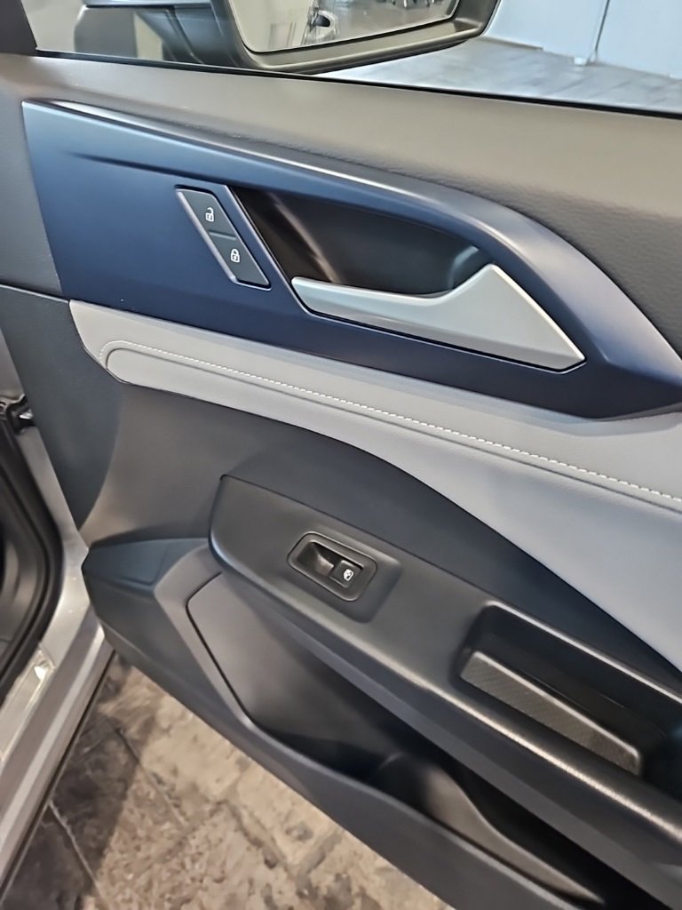 Used 2024 Volkswagen Taos SE image 12