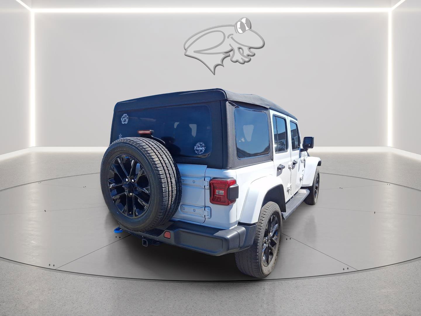 Used 2023 Jeep Wrangler Unlimited Sahara w/ Cold Weather Group AWD/4WD image 6
