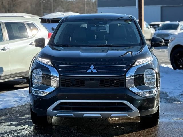 Used 2023 Mitsubishi Outlander SE image 39