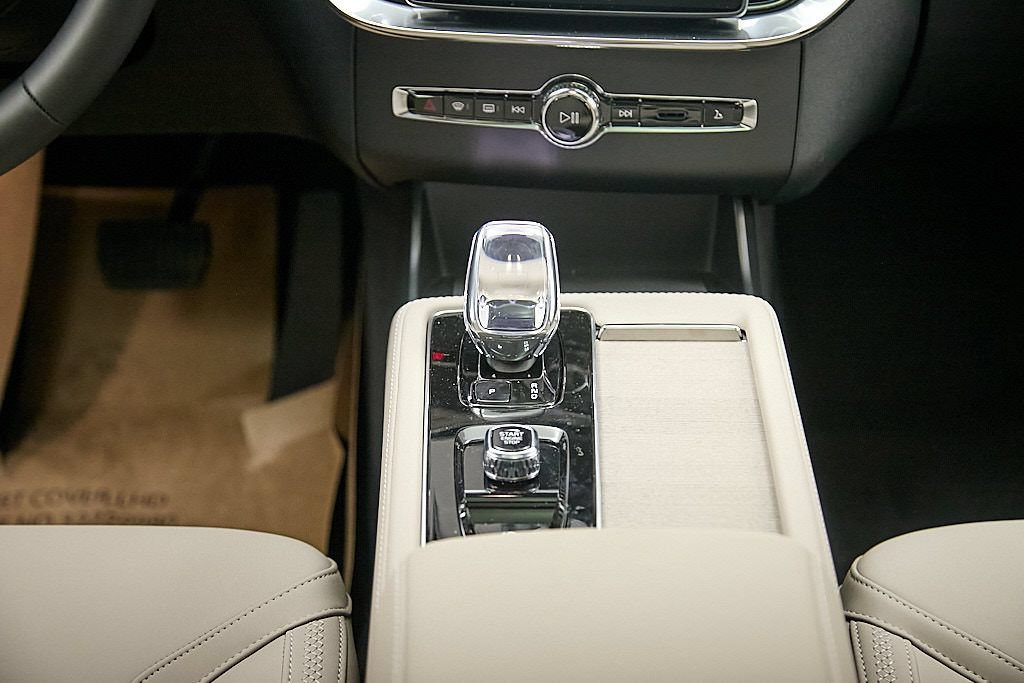 New 2026 Volvo XC90 B6 Plus w/ Protection Package AWD/4WD image 27
