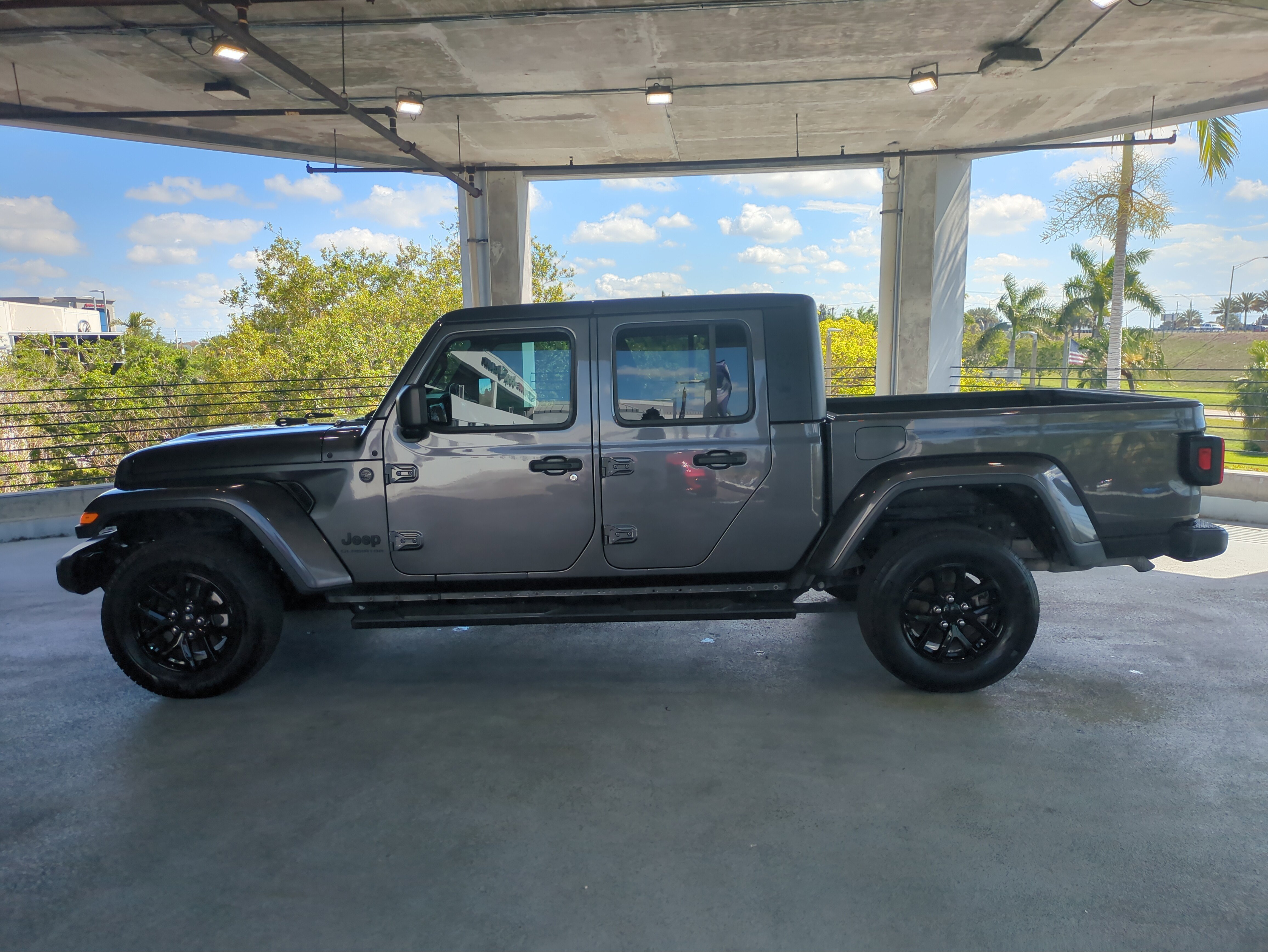 Used 2022 Jeep Gladiator Sport AWD/4WD image 8