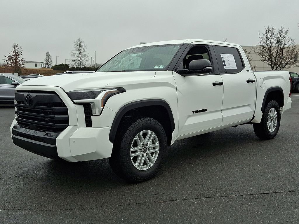 Used 2022 Toyota Tundra SR5 w/ SR5 Convenience Package image 5