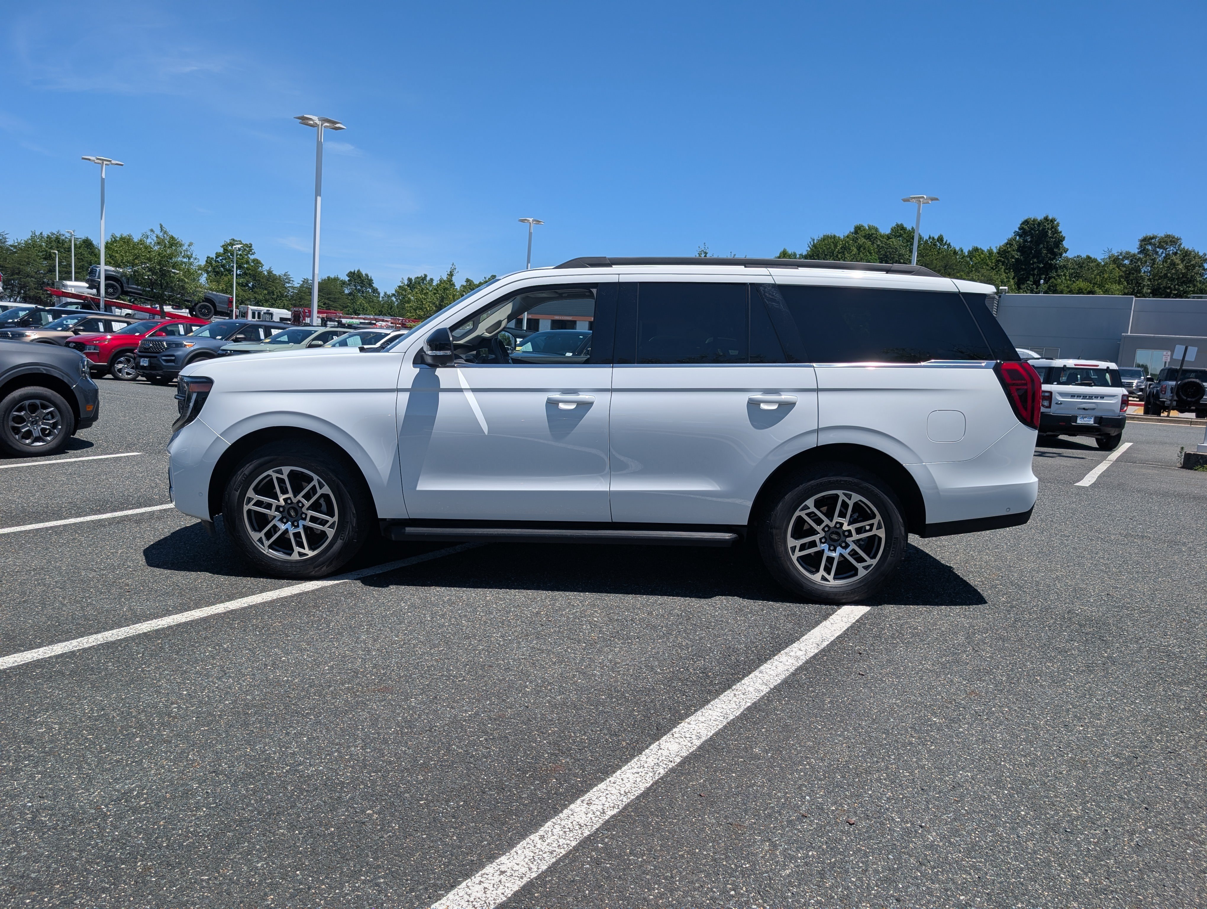 Certified 2025 Ford Expedition Active AWD/4WD image 6