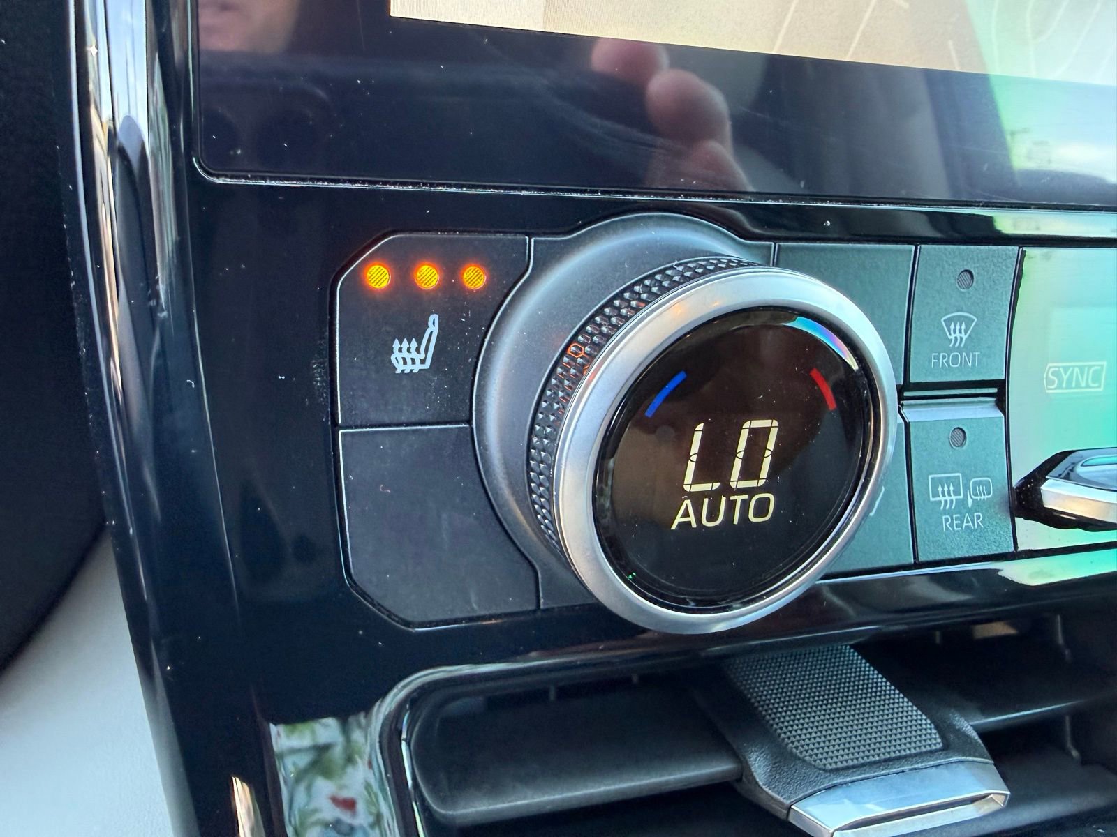 Used 2024 Toyota Highlander XLE AWD/4WD image 26