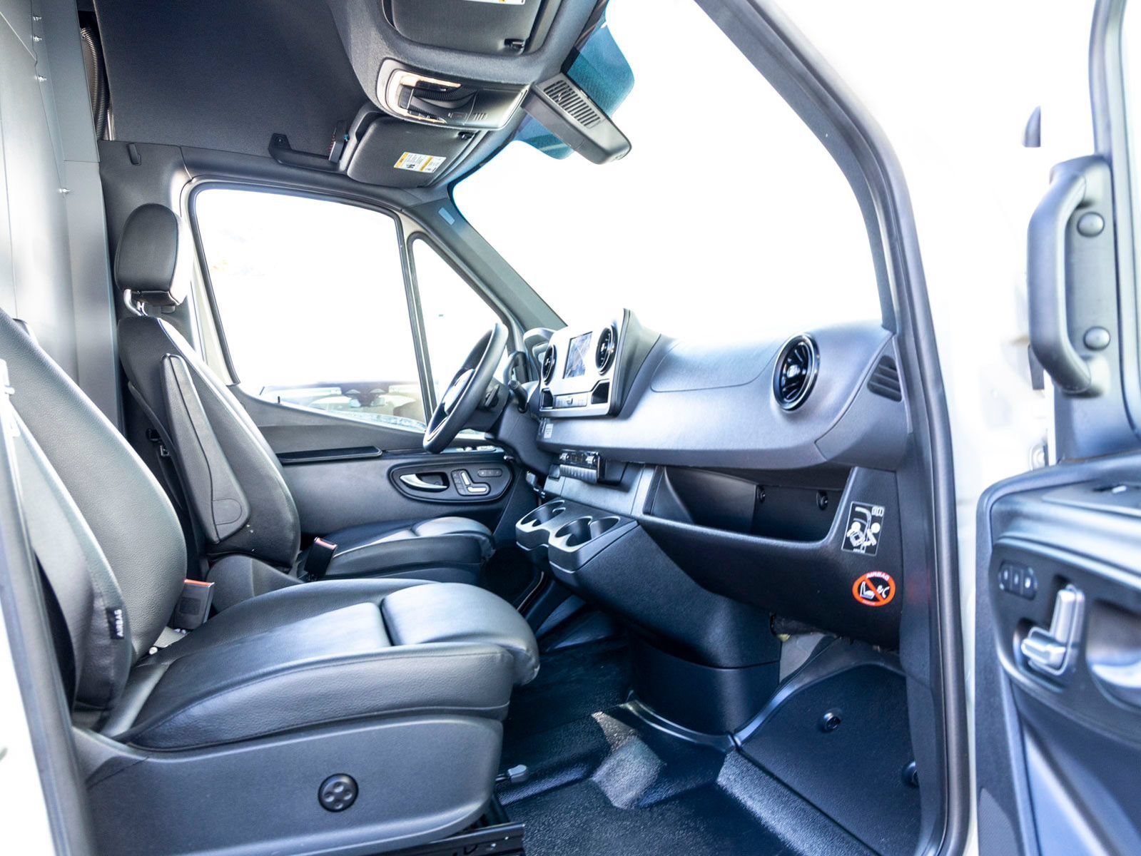 Used 2022 Mercedes-Benz Sprinter 2500 w/ Acoustic Package image 23
