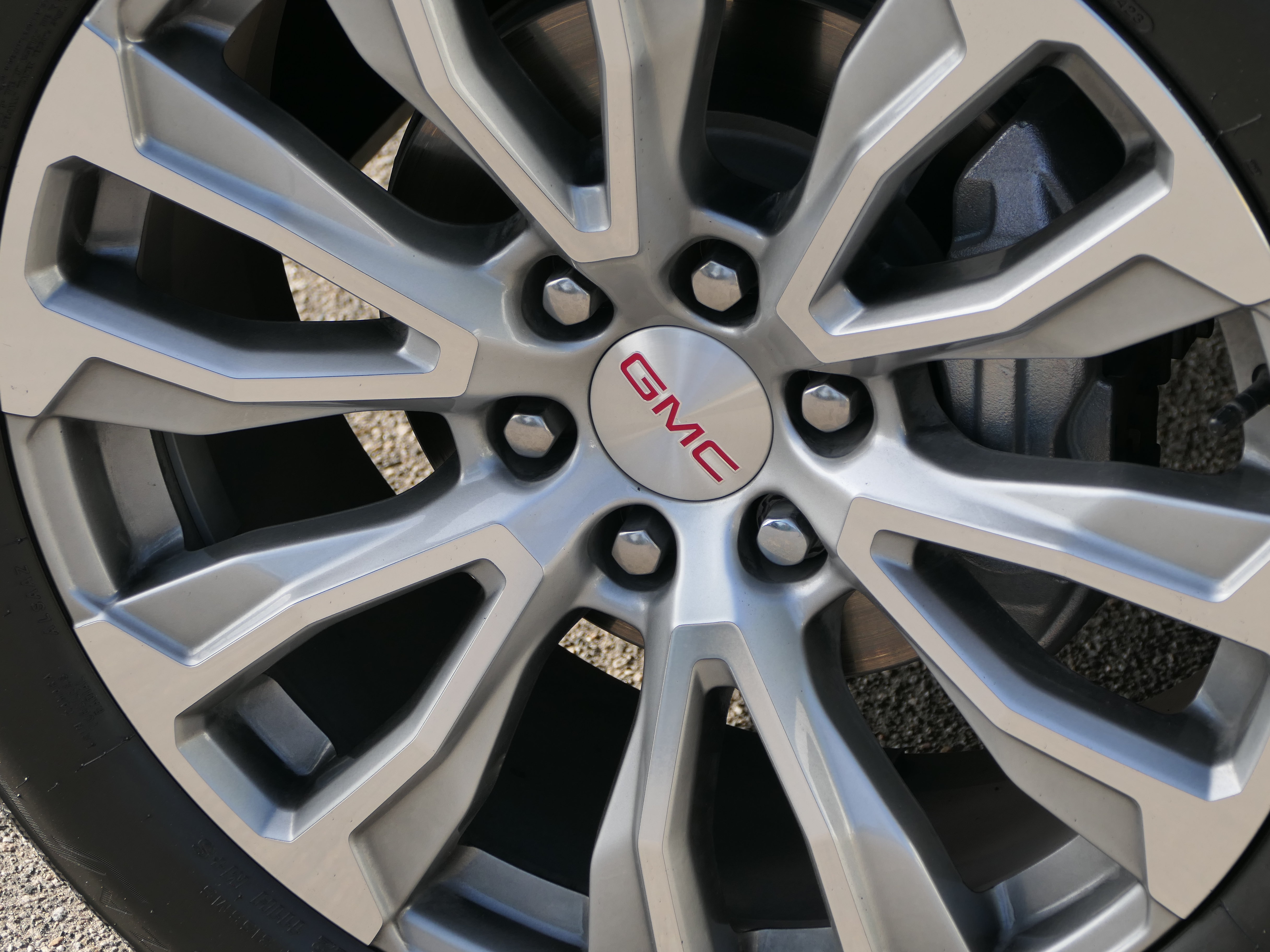 Used 2023 GMC Yukon Denali RWD image 12