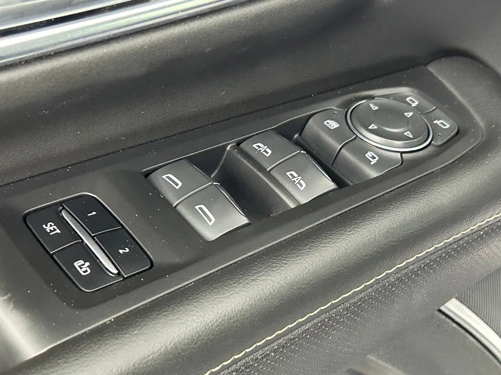 Used 2023 Chevrolet Suburban Premier AWD/4WD image 32