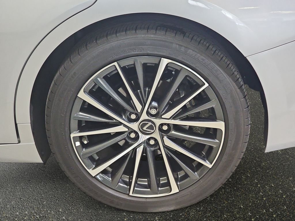 Certified 2025 Lexus ES 300h w/ Premium Package FWD image 35