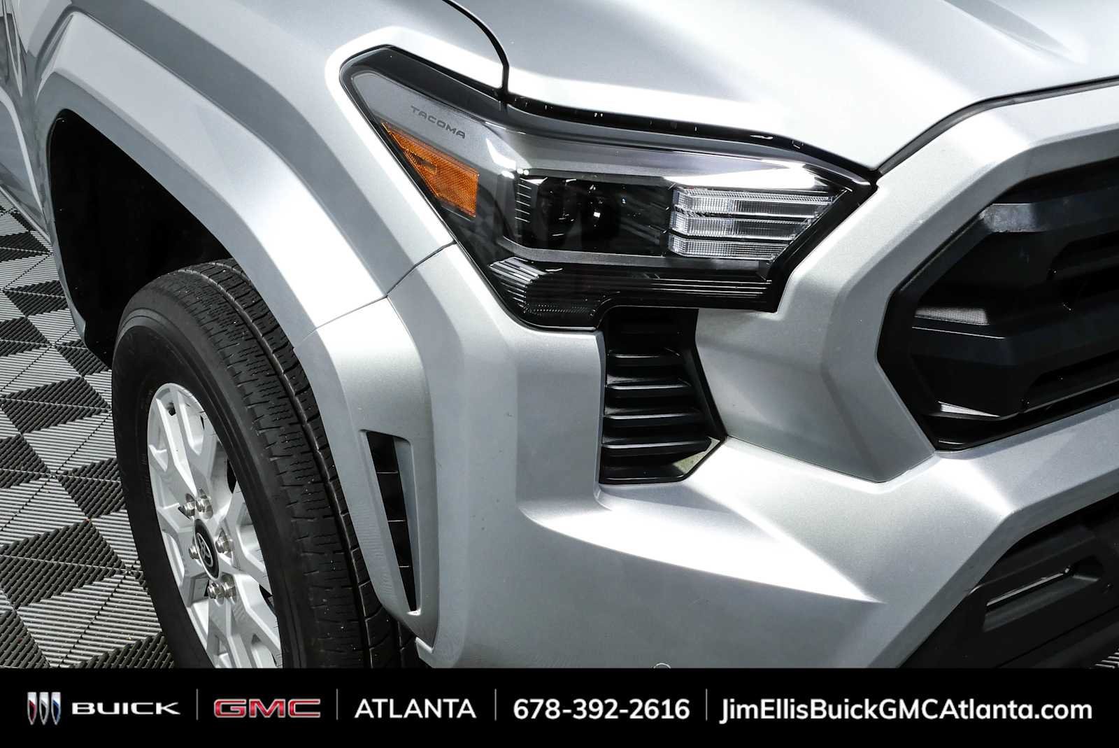 Used 2024 Toyota Tacoma SR5 AWD/4WD image 33