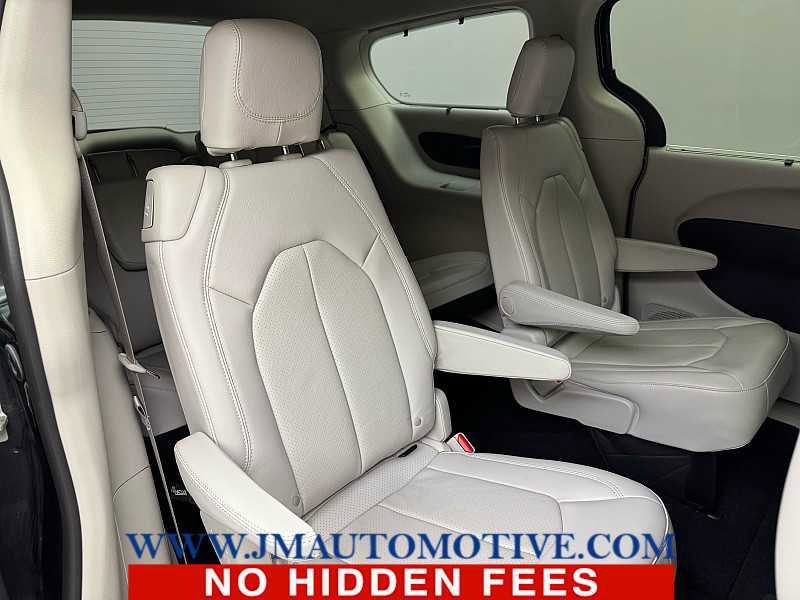 Used 2021 Chrysler Pacifica Touring-L AWD/4WD image 21