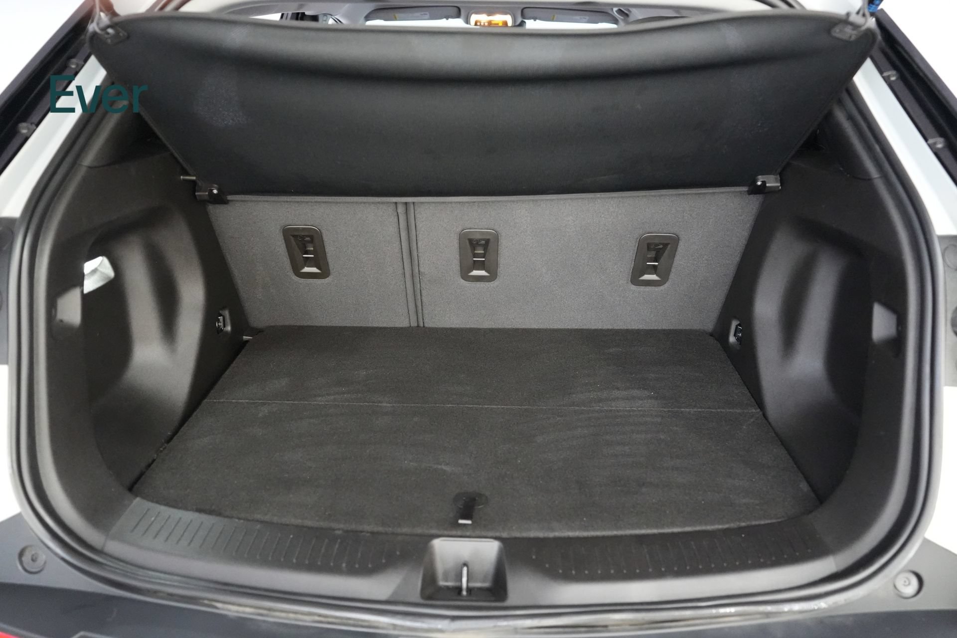 Used 2022 Chevrolet Bolt EUV LT w/ Comfort Package FWD image 7