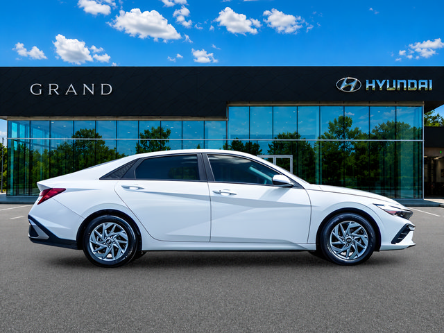 Used 2024 Hyundai Elantra Blue FWD image 7