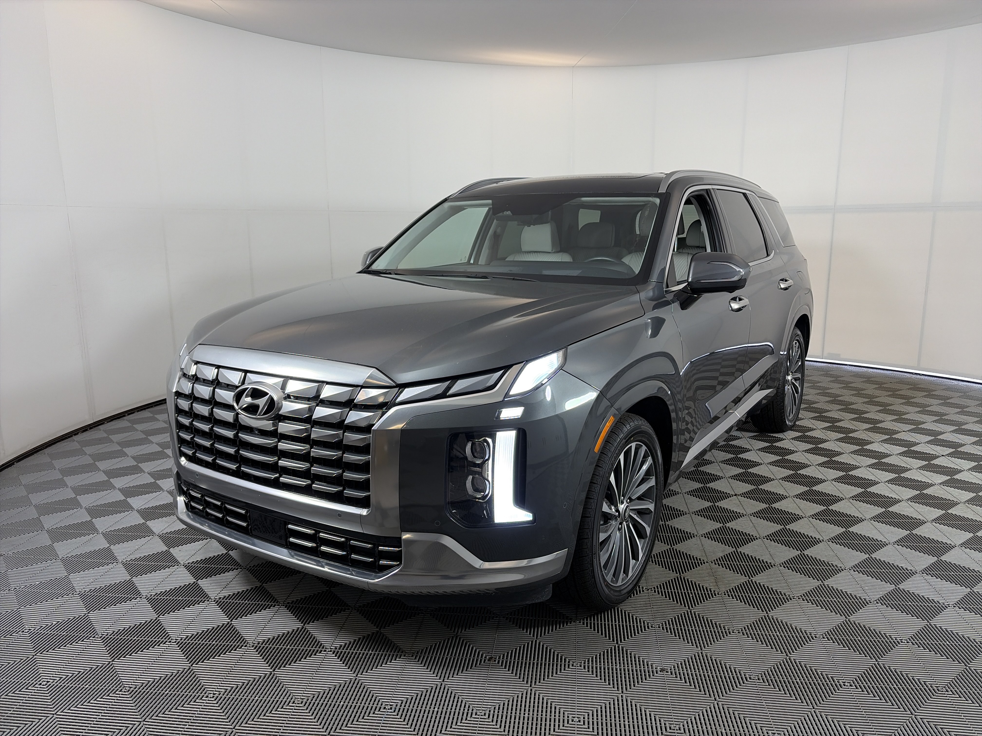Certified 2025 Hyundai Palisade Calligraphy AWD/4WD image 2