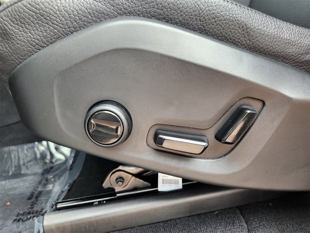 Used 2025 Volvo XC90 B6 Plus w/ Protection Package Premier image 8