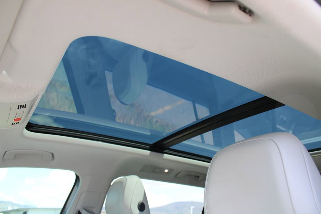 Used 2018 Volkswagen Tiguan SE w/ Panoramic Sunroof Package AWD/4WD image 16