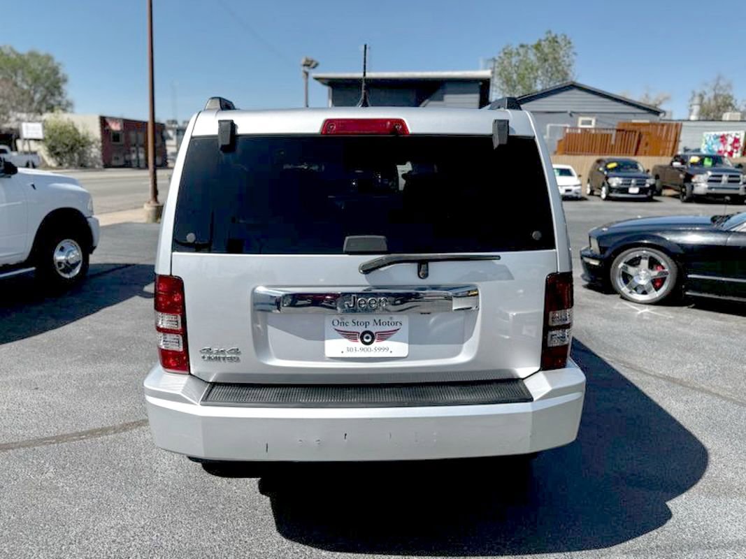 Used 2012 Jeep Liberty Limited Jet w/ Comfort/Convenience Group image 4