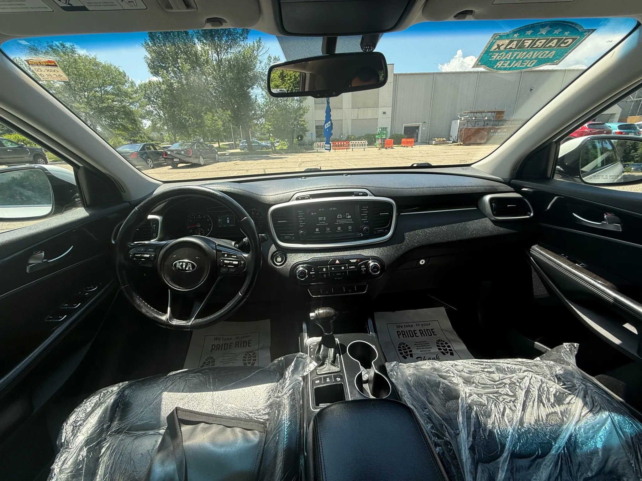 Used 2017 Kia Sorento LX Sport Utility 4D w/ LX Convenience Package image 16