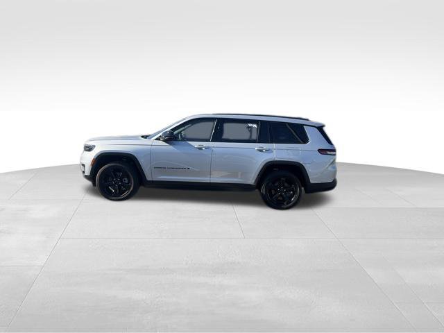 Used 2025 Jeep Grand Cherokee L Altitude AWD/4WD image 10