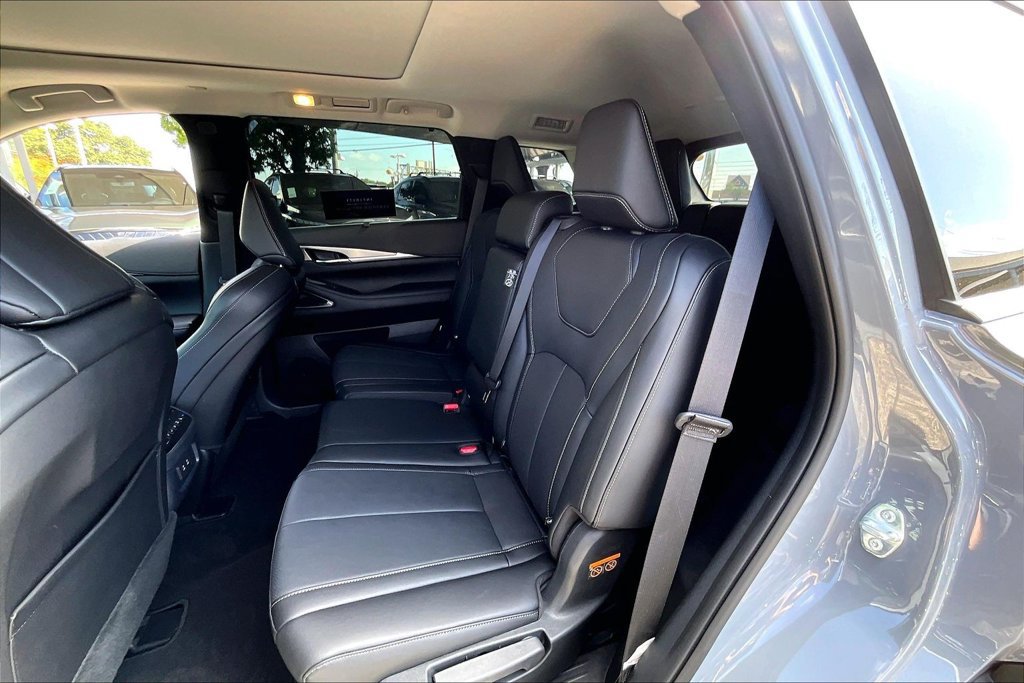 Used 2026 INFINITI QX60 Luxe w/ Cargo Package FWD image 35