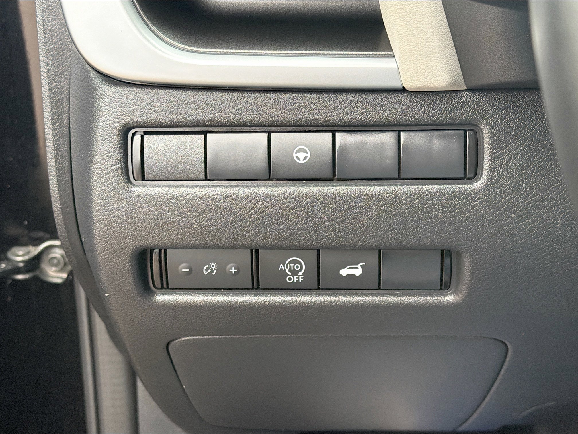 Used 2025 Nissan Rogue SV AWD/4WD image 17