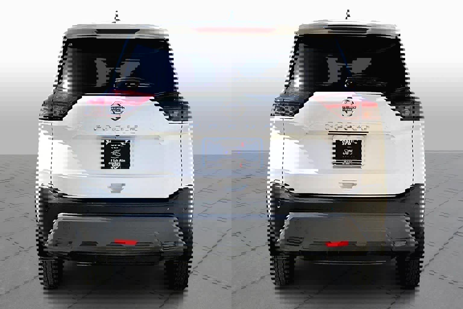 Used 2023 Nissan Rogue S image 5