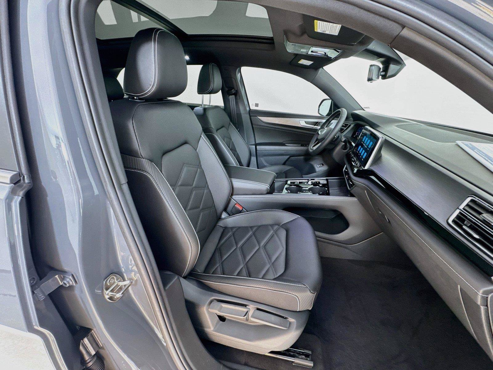 New 2026 Volkswagen Atlas Cross Sport SE FWD image 28